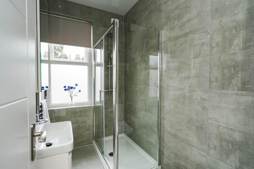Newly Renovated Modern 4 Bed 3 Bath Apartment Londres Exterior foto